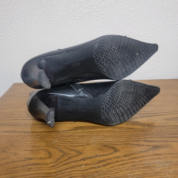 #15 Anne Klein AK Black Pointy-Toe Zip-Up Heeled Ankle Bootie 8.5M - Picture 9 of 14